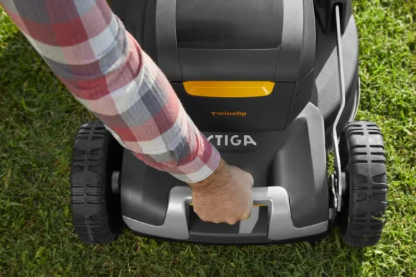 STIGA Twinclip 950e V Kit Akku-Rasenmäher mit Radantrieb – inkl. 2x 7,5 Ah Akkus und Doppel-Ladegerät
