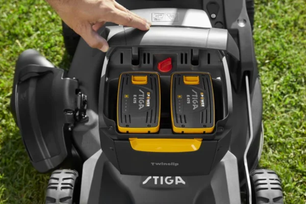 STIGA Twinclip 950e V Kit Akku-Rasenmäher mit Radantrieb – inkl. 2x 7,5 Ah Akkus und Doppel-Ladegerät