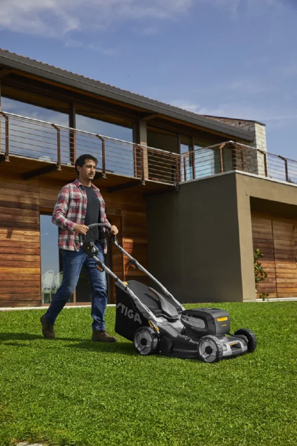 STIGA Twinclip 950e V Kit Akku-Rasenmäher mit Radantrieb – inkl. 2x 7,5 Ah Akkus und Doppel-Ladegerät