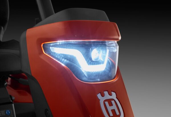 HUSQVARNA Benzin-Rider R 316TsX AWD – Der Premium-Aufsitzmäher für höchste Ansprüche