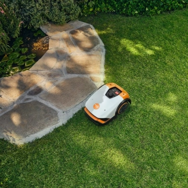 V4 STIHL iMOW® 3 Mähroboter – Intelligente und vollautomatische Rasenpflege für Flächen bis 500 m²