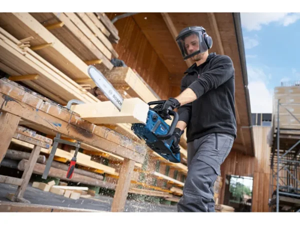 VVVVVVVV Bosch Professional GKE 18V-40 Solo Akku-Kettensäge – Kraftvolle Leistung für präzise Sägearbeiten